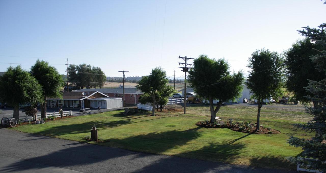 Rim Rock Motel Alturas Exterior photo