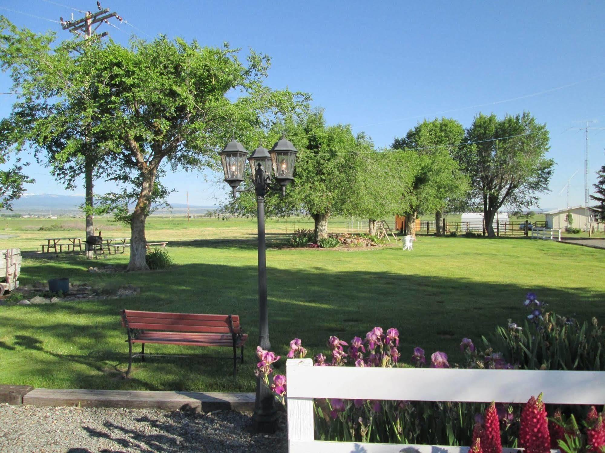 Rim Rock Motel Alturas Exterior photo